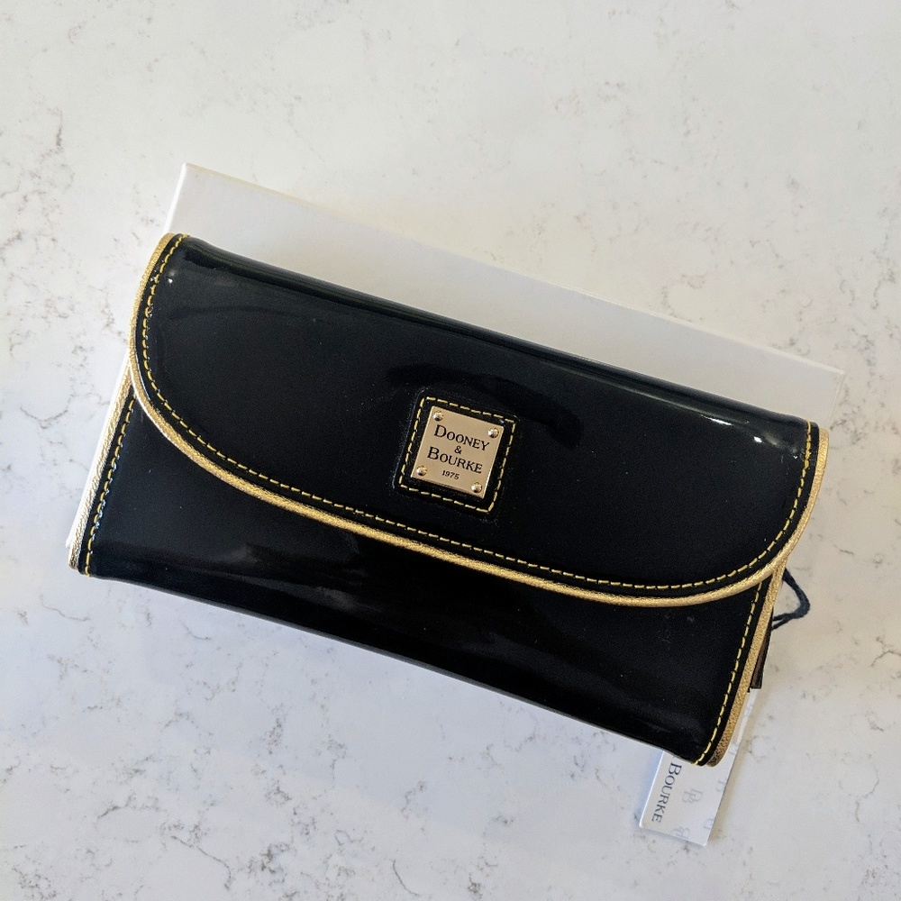 NWT Dooney and Bourke Black Wallet